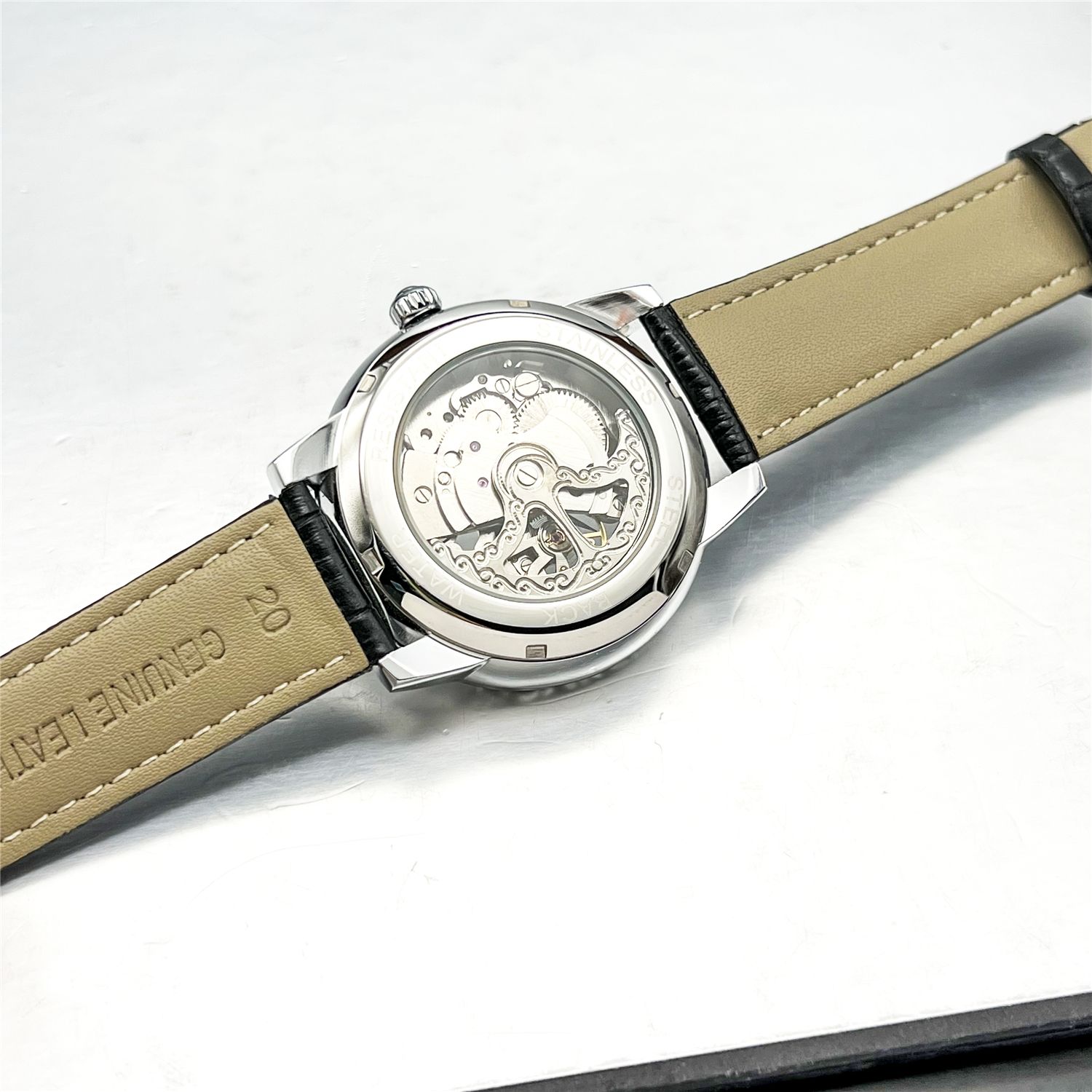 นาฬิกาจักรกลอัตโนมัติแบบกลวงน้ - Luxury Watch Korea บทวิจารณ์และราคา