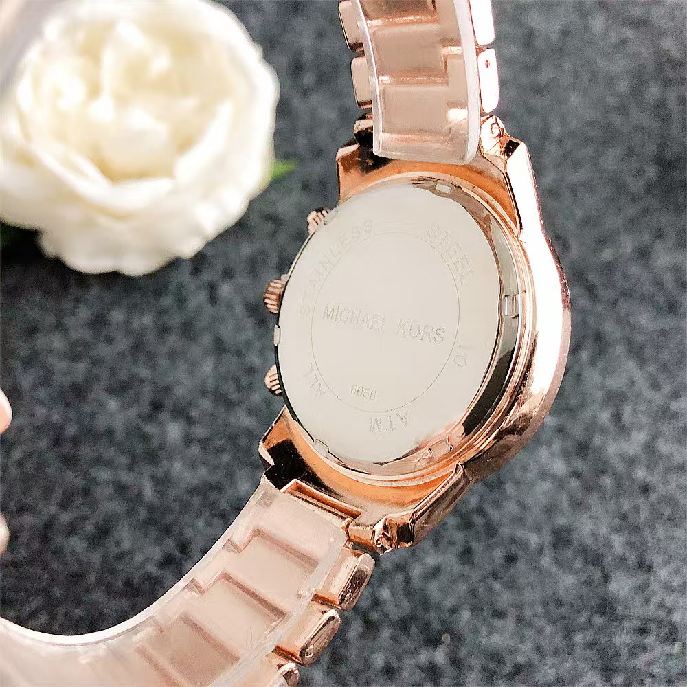 นาฬิกาข้อมือและกระเป๋าสตางค์ผู - Luxury Watch Photography บทวิจารณ์และราคา