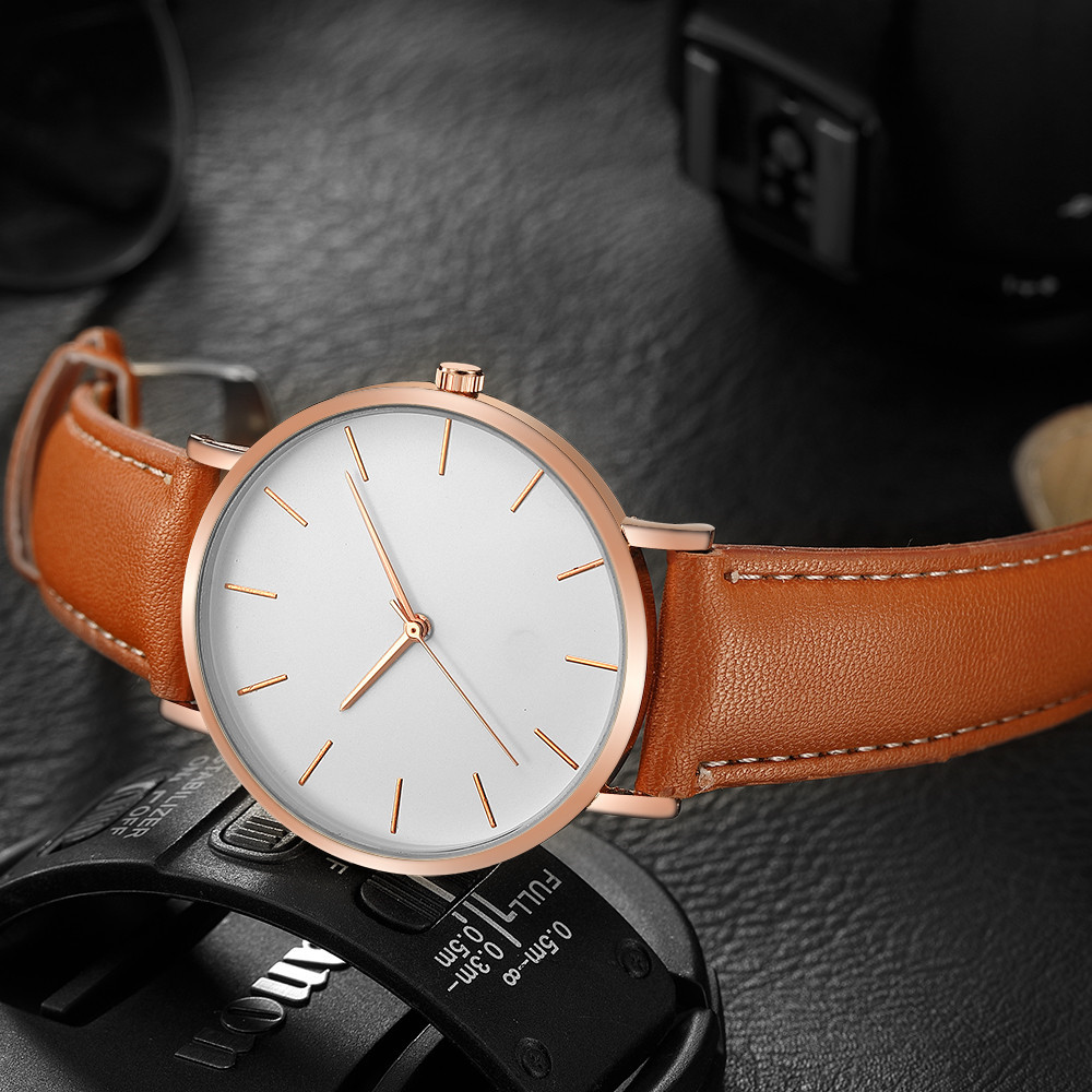 สไตล์เรียบง่าย Analog ควอตซ์ M - Luxury Watch Mockup บทวิจารณ์และราคา